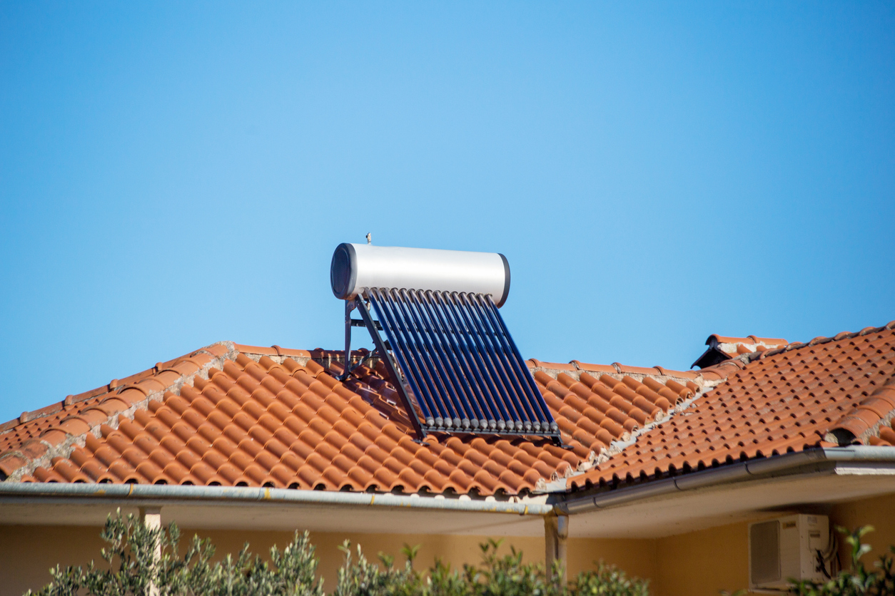 Aquecedor solar de água quente montado no telhado de 300 litros com tubo de calor